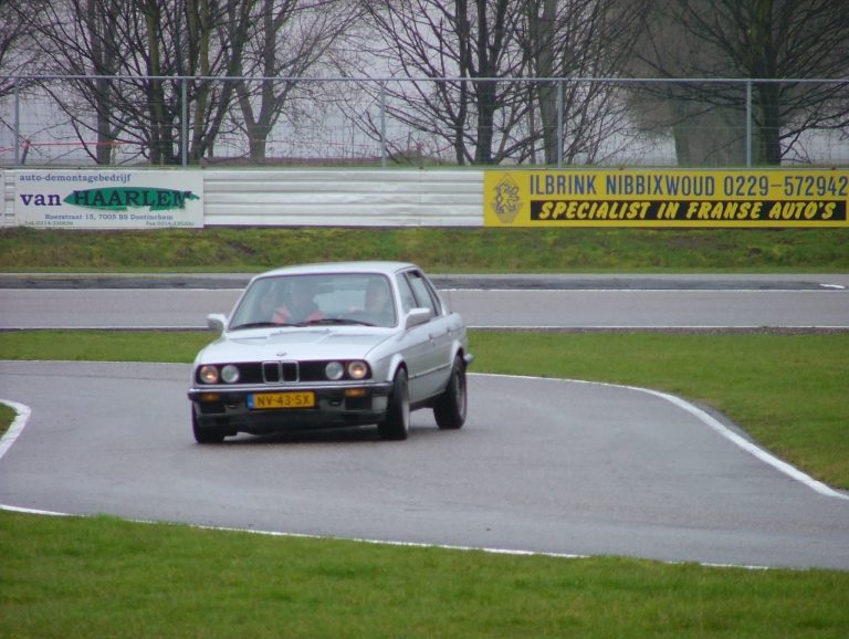 bmw 320i 1 600