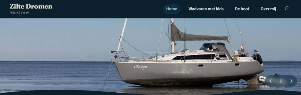 Zilte Dromen in 2026: een donkerblauwe kop met het menu en een foto van de Feeling 346 DI Eowyn, drooggevallen op het wad.