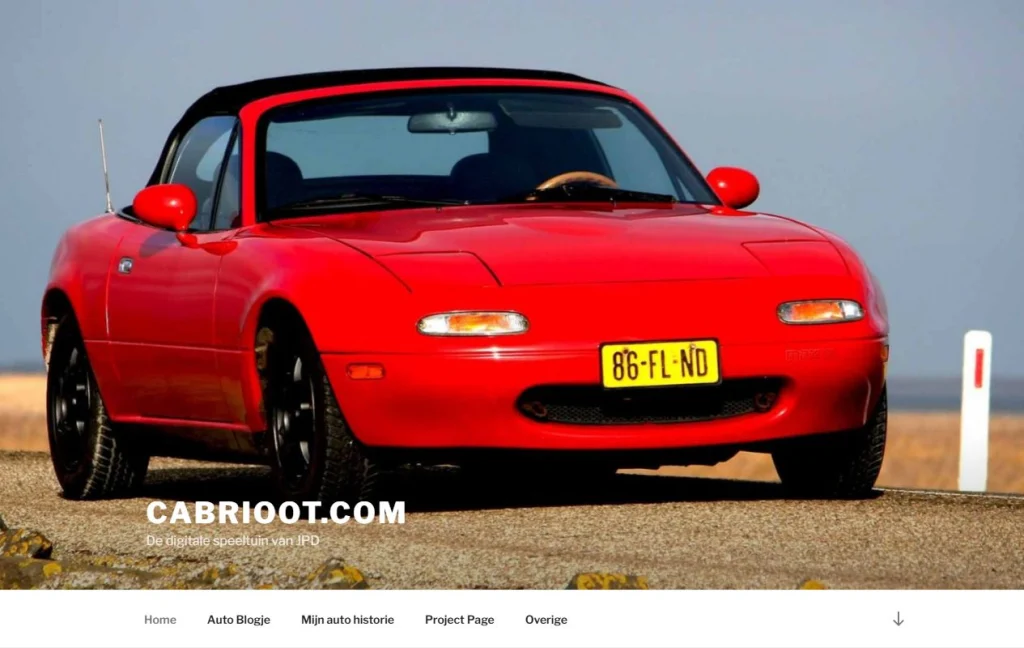 cabrioot.com in 2021: een rode Mazda MX-5 vult het hele scherm, met de titel CABRIOOT.COM en het menu Home, Auto Blogje, Mijn auto historie, Project Page en Overige.
